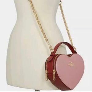 Coach color block ❤️red and pink 💗purse in excellent condition.100% authentic